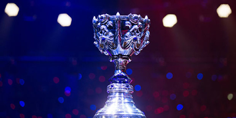 League of Legends Worlds 2019 trophy at the Eiffel Tower