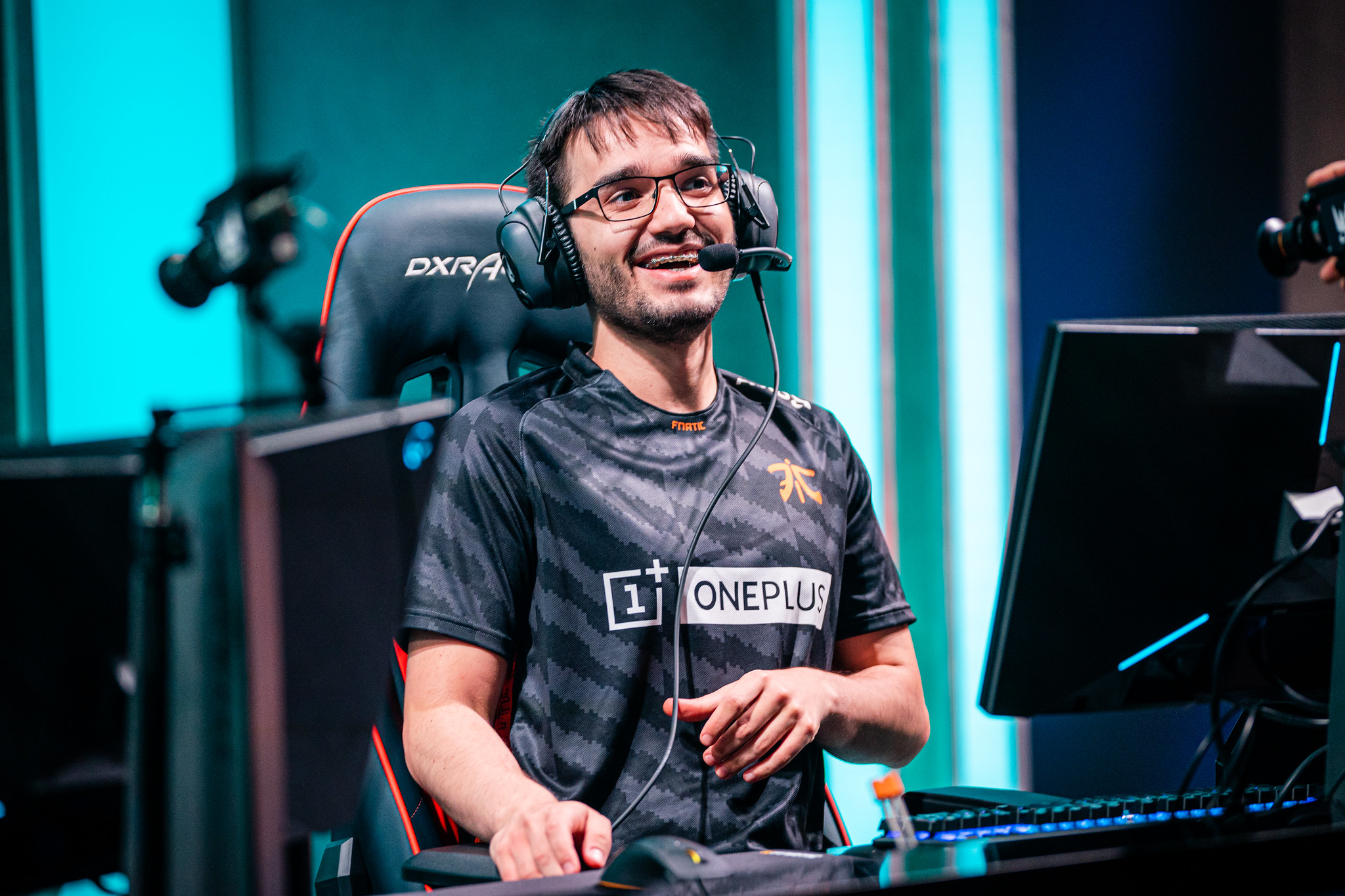 Hylissang Extends His Contract with Fnatic